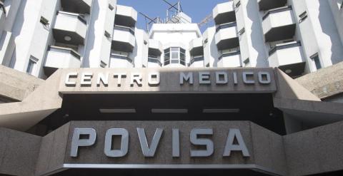 Fachada del hospital Povisa de Vigo donde una mujer se presentó a primera hora de esta mañana con un cuchillo atravesado en el cuello que presuntamente se lo clavó su expareja. EFE