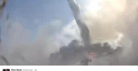 El cohete de SpaceX queda destruído al intentar aterrizar en una plataforma en el mar