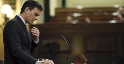 El secretario general del PSOE, Pedro Sánchez, durante su intervención en el pleno del Congreso sobre las conclusiones de la última cumbre europea. EFE/Fernando Alvarado