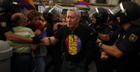 Jorge Verstrynge detenido en una concentración a favor de la República.- Reuters