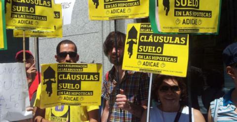 Imagen de una de las manifestaciones contra las clausulas del suelo. /EFE