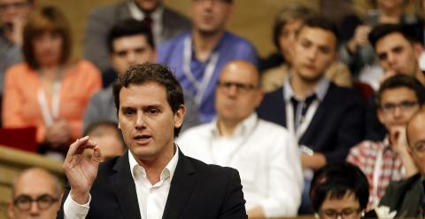 El líder de Ciutadans, Albert Rivera, durante la sesión de control al ejecutivo catalán en el Parlament. EFE/Alberto Estévez