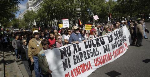 Imagen de la marcha de la marea blanca de este domingo. EFE/Víctor Lerena