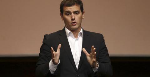 El presidente de Ciudadanos, Albert Rivera, durante la presentación del tercer eje de su programa económico, esta noche en el Teatro Goya de Madrid.- EFE