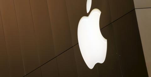 El logo de Apple en una tienda en San Francisco (EEUU). REUTERS/Robert Galbraith