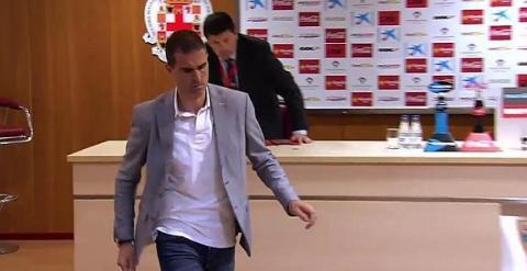 Garitano al abandonar la sala de prensa del estadio de los Juegos del Mediterráneo.