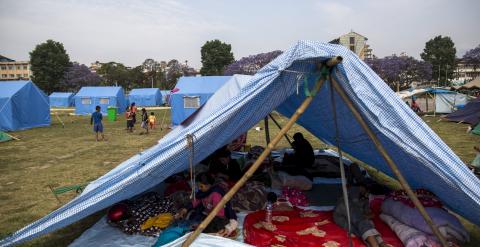 Un campamento improvisado para acoger a las personas que se han quedado sin hogar en Katmandú. /REUTERS