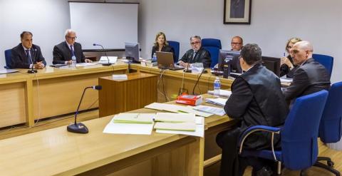 Javier Tebas, presidente de la LFP, y Javier Rubiales, presidente de la AFE, en la vista celebrada este miércoles en la Audiencia Nacional. /EFE