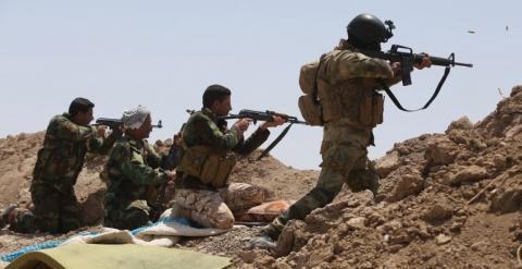 Soldados iraquíes toma posición en el distrito de Anbar. - REUTERS