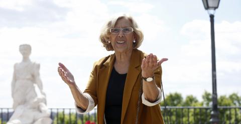 La candidata a la Alcaldía de la capital por Ahora Madrid, Manuela Carmena, hace unas declaraciones a los medios en el Mirador de la Cornisa, en Madrid. EFE/Juan Carlos Hidalgo