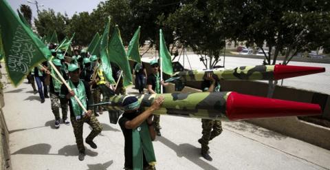 Varios estudiantes palestinos que apoyan al movimiento islamista Hamás./EFE