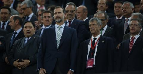 El rey Felipe junto al presidente de la Federación Española de Fútbol.  EFE/Juan Carlos Hidalgo