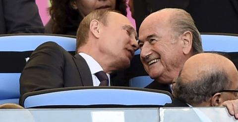 Putin y Blatter, durante la final del Mundial de Brasil. REUTERS/Dylan Martínez