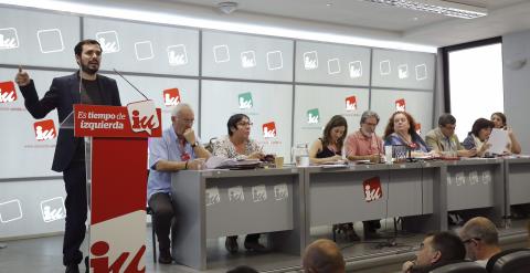 El candidato de IU a la Presidencia del Gobierno, Alberto Garzón, durante su intervención ante Consejo Político en Madrid que podría decidir la intervención de la federación de Madrid. EFE/Alberto Martín