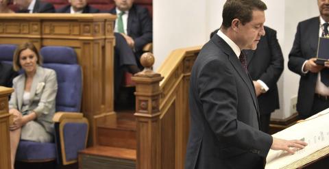 El líder del PSOE de Castilla-La Mancha y candidato a presidir el Gobierno regional, Emiliano García-Page, durante la celebración de la constitución de las Cortes autonómicas. EFE/Ismael Herrero