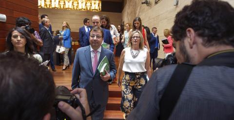 El secretario general del PSOE en Extremadura, Guillermo Fernández Vara, a su llegada al pleno constitutivo de la Cámara regional. EFE/JERO MORALES