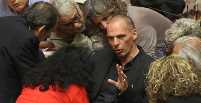 El ministro de Finanzas, Yanis Varoufakis, durante el debate sobre el referéndum en el Parlamento griego / EFE