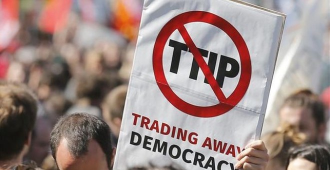 Una manifestación en Bruselas contra el TTIP.- EFE