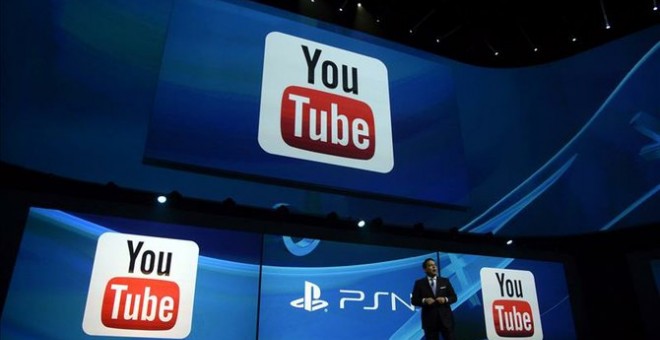 Vista de varios logos de youtube en una presentacion de Sony. EFE/Archivo |