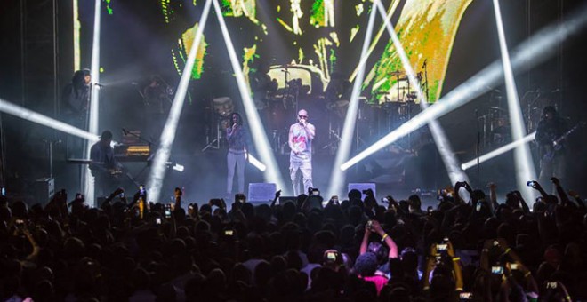 Calle 13 durante su concierto en el Barclaycard Center de Madrid.