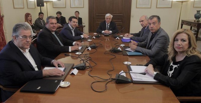 Alexis Tsipras en un reunión con los líderes del resto de partidos de Grecia. /EFE