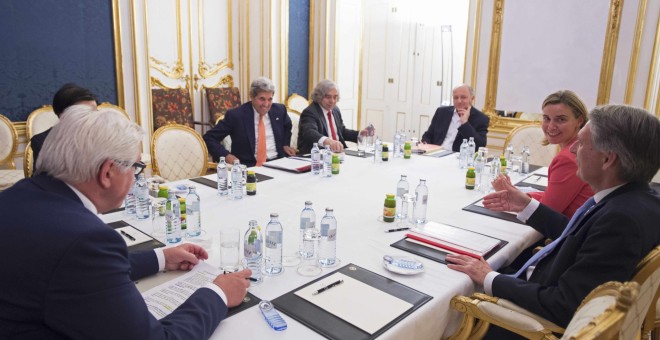 El ministro de Relaciones Exteriores alemán, Frank- Walter Steinmeier; el secretario de Estado estadounidense, John Kerry; la secretaria de Energía Ernest Moniz; el ministro de Relaciones Exteriores francés, Laurent Fabius; el Alto Representante de la Uni