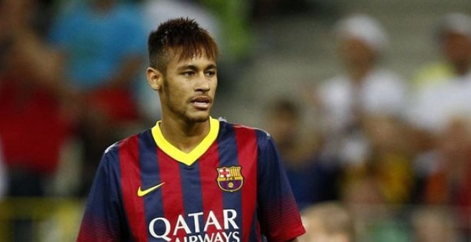 Neymar, ahora jugador del Barcelona, vendió sus derechos a un fondo de inversión cuando tenía 17 años y todavía no había debitado en el Santos. REUTERS