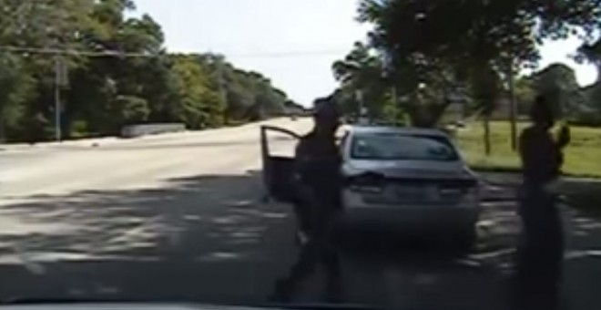Una captura del vídeo del coche policial.-