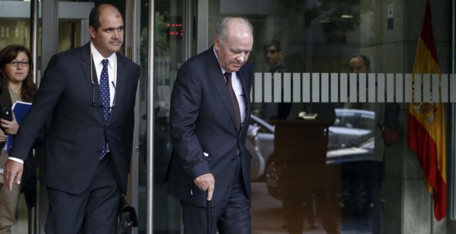 Carlos Sumarroca Coixet y su hijo Carlos Sumarroca Claverol saliendo de la Audiencia Nacional. (Efe)