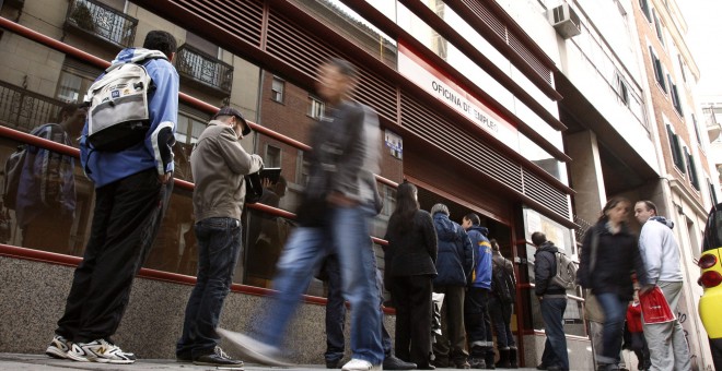 La tasa de desempleo en España en junio fue del 22,5%. EFE