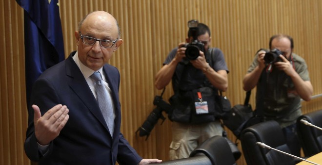 El ministro de Hacienda, Cristóbal Montoro, durante la rueda de prensa ofrecida.- EFE