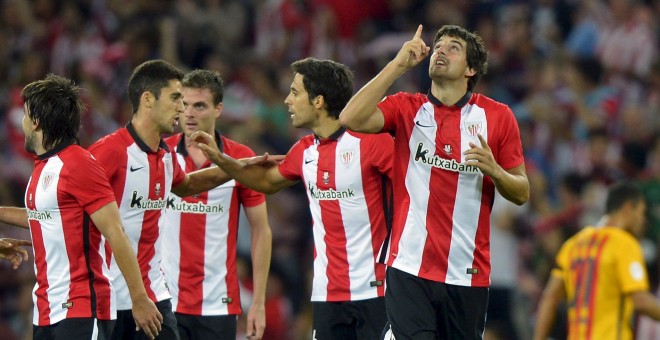 Los jugadores del Athletic de Bilbao celebran el primer gol contra el Barcelona en la ida de la Supercopa.- REUTERS