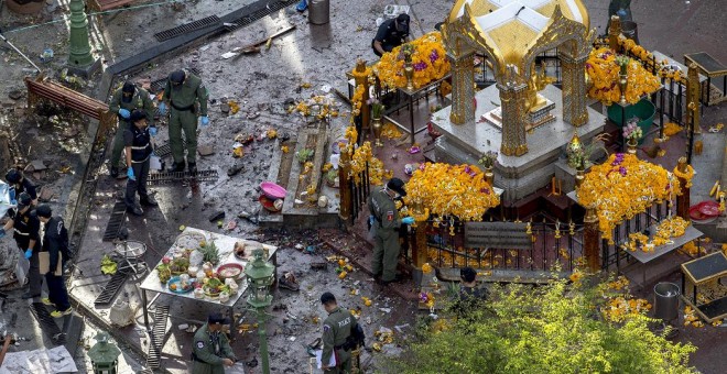 Más de 20 turistas chinos han resultado heridos tras la explosión en el centro de Bangkok./ REUTERS
