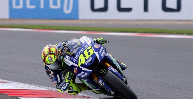 Valemtino Rossi durante la carrera en el circuito de Silverstone. TIM KEETON (EFE)