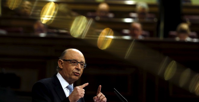 El ministro de Hacienda, Cristóbal Montoro, durante el debate de totalidad de los Presupuestos para 2016. REUTERS/Sergio Perez