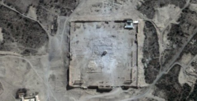 Imagen de la ONU desde satélite de la ciudad antigua de Palmira en el centro de Siria antes (arriba) y después (abajo) de la destrucción del antiguo templo de Bel por parte del Estado Islámico. REUTERS