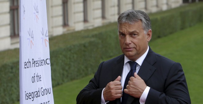 Viktor Orban ayer en la reunión de Praga para intentar resolver la crisis de los refugiados. /REUTERS