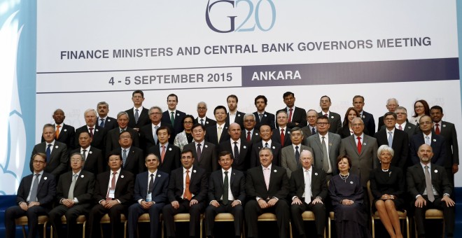 Foto de familia de los ministros de Finanzas y de los gobernadores de los bancos centrales de los países del G-20, en su reunión en Ankara (Turquía). REUTERS/Umit Bektas