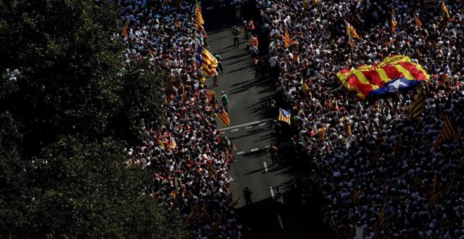Así se encuentra la avenida Meridiana de Barcelona el comienzo de la Via Catalana, la gran manifestación por la Diada de Cataluña. EFE/Alberto Estévez