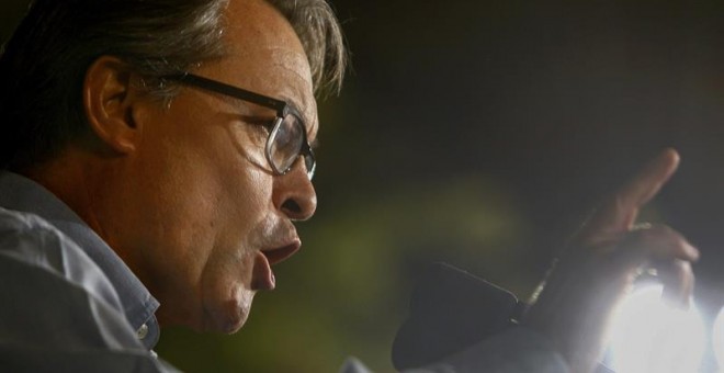 Artur Mas, president de la Generalitat y candidato número 4 por 'Junts pel Sí', durante el acto de campaña en la plaza de Sant Domènec de Manresa./ EFE