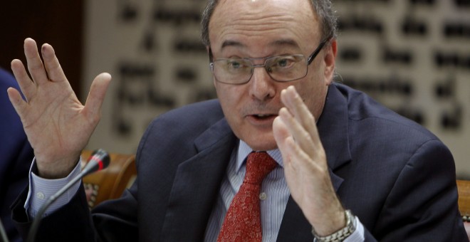 El gobernador del Banco de España, Luis María Linde, durante su intervención en la Comisión de Presupuestos del Senado.EFE/Espinosa
