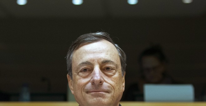 El presidente del BCE,  Mario Draghi, durante su intervención en la Comisión de Asuntos Económicos y Monetarios del Parlamento Europeo. REUTERS/Yves Herman
