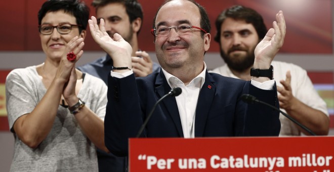 El candidato del PSC, Miquel Iceta, durante su valoración ante los medios de comunicación en la sede de los socialistas catalanes en Barcelona, de los resultados obtenidos en las elecciones catalanas. EFE/Jesús Diges