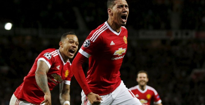 Smalling celebra el segundo gol del Manchester United al Wolfsburgo. Reuters / Lee Smith