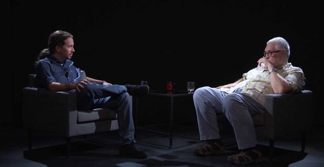 Un momento de la entrevista de Pablo Iglesias a Manuel Monereo en 'Otra Vuelta de Tuerka'. PÚBLICO