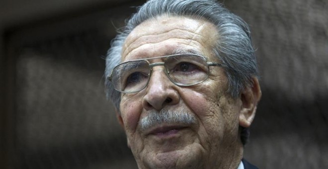 Fotografía de archivo del 23 de enero de 2013 del exgeneral guatemalteco José Efraín Ríos Montt durante una audiencia judicial en Ciudad de Guatemala./ EFE