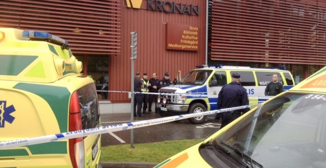 La policía sueca ha acordonado la escuela. REUTERS/Stig Hedstrom
