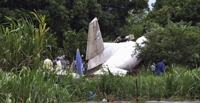 El avión estrellado./ REUTERS/Jok Solomun