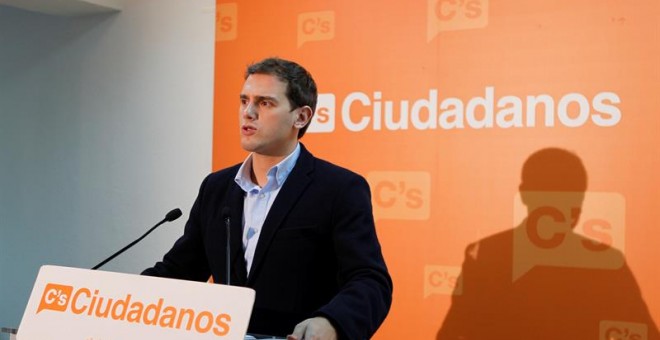 El secretario general de Ciudadanos, Albert Rivera, durante la rueda de prensa que ofreció en la sede del partido en Madrid. EFE/Víctor Lerena