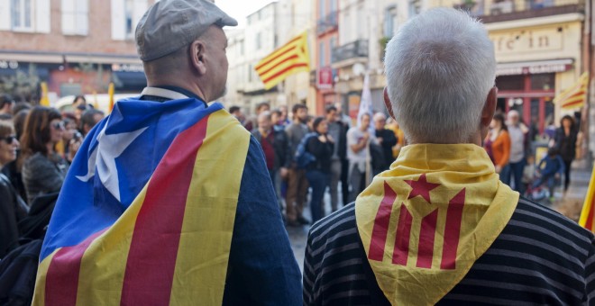 Acto de apopyo a la CUP que ha reunido en Perpignan su asamblea nacional para debatir sobre el proceso catalán, las elecciones generales y la investidura de Artur Mas. EFE/Robin Townsend